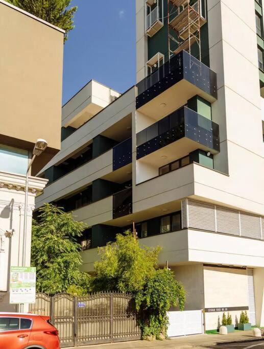 8 - New Building & Parking Apartment *